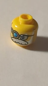 NEU Minifigur, Kopf mit schwarzen Brillen, goldenes Monokel mit blauer und mittelazurblauer Linse, klare linke Linse, silbernes Bart- und Schnurrbartmuster gelb