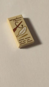 NEU Fliese 1 x 2 mit dunkelbraunem Schriftzug 'wingardium leviosa' und Kritzeleien, rötlich-brauner Zauberstab, weißes Feder-Muster beige
