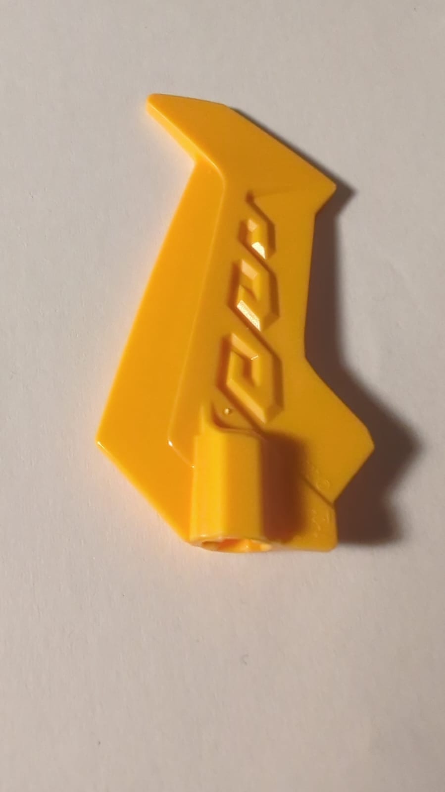 NEU Große Figurenwaffe, gezackte Klinge mit Achslöchern hellorange