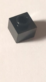 NEU Stein, modifiziert 1 x 1 x 2/3 mit offener Noppe schwarz