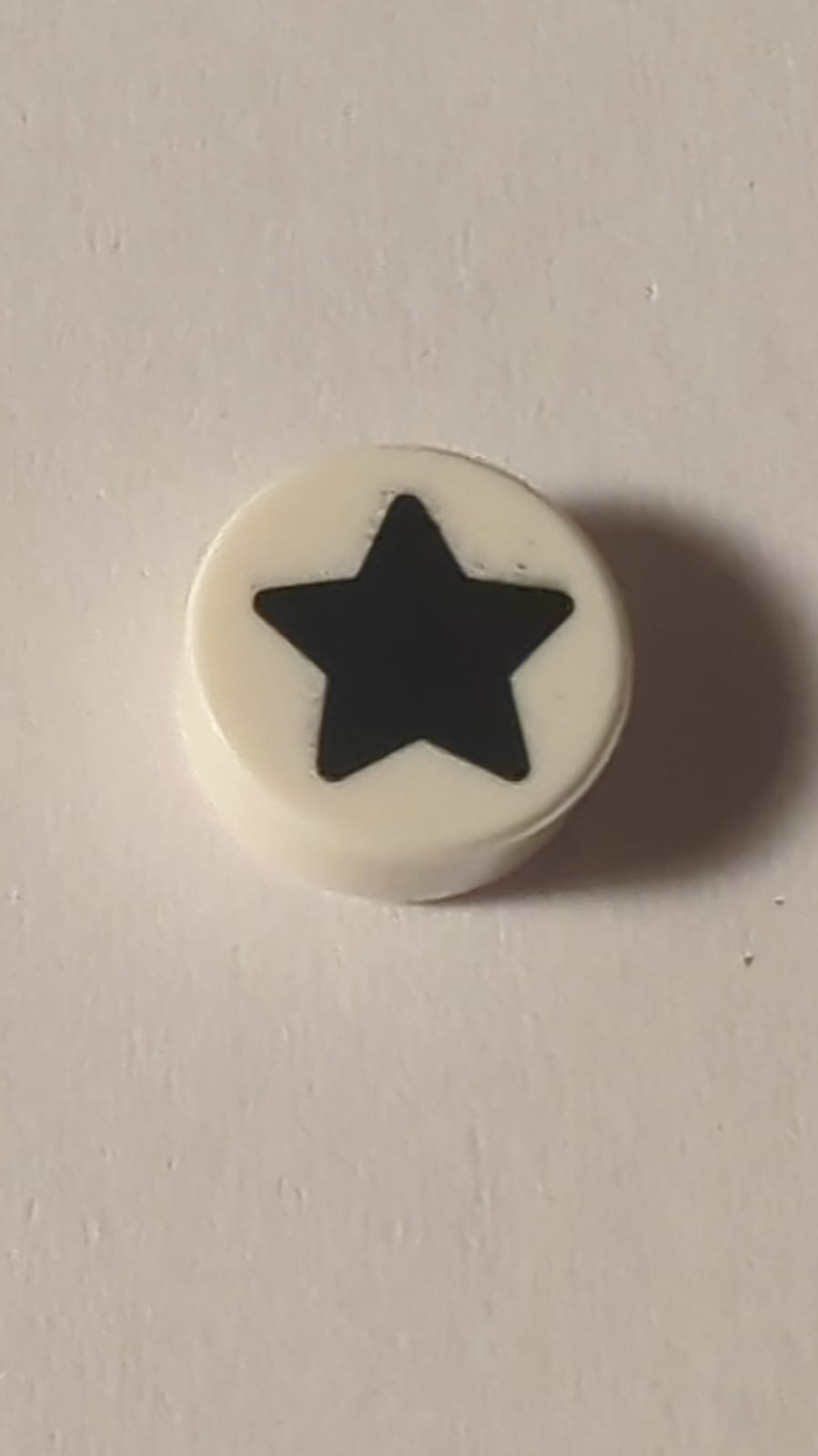 NEU Fliese, rund 1 x 1 mit schwarzem Sternmuster weiß