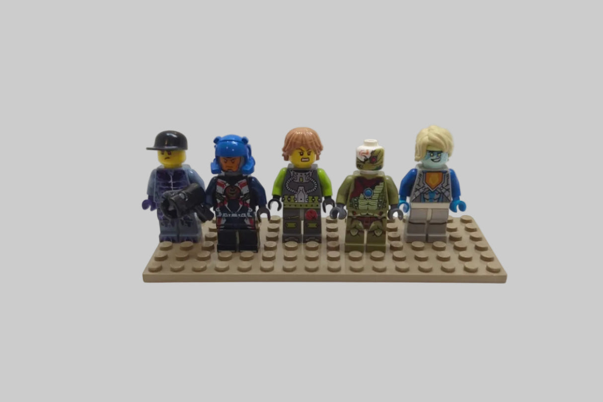 Bunte Tüte mit diesen 5 Minifiguren aus dem Bereich Mixed mix02