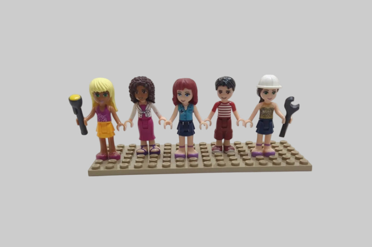 Bunte Tüte mit diesen 5 Minifiguren aus dem Bereich Friends frnd22