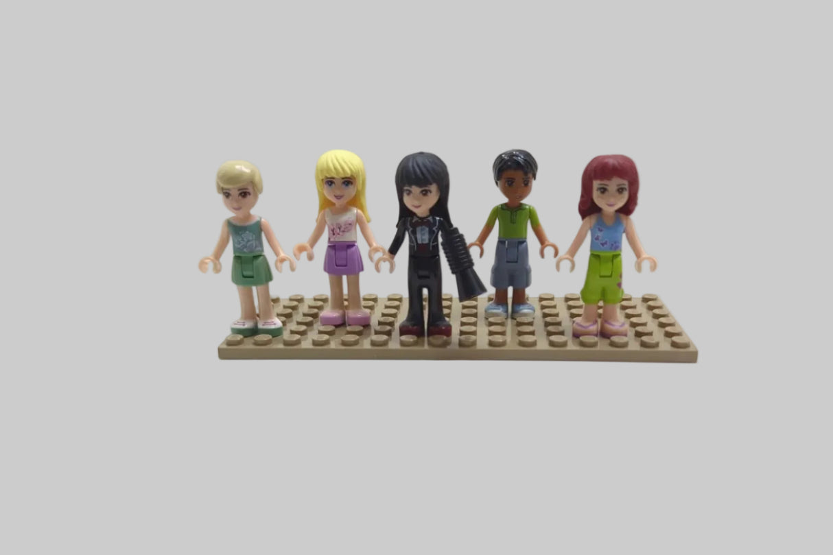 Bunte Tüte mit diesen 5 Minifiguren aus dem Bereich Friends frnd23