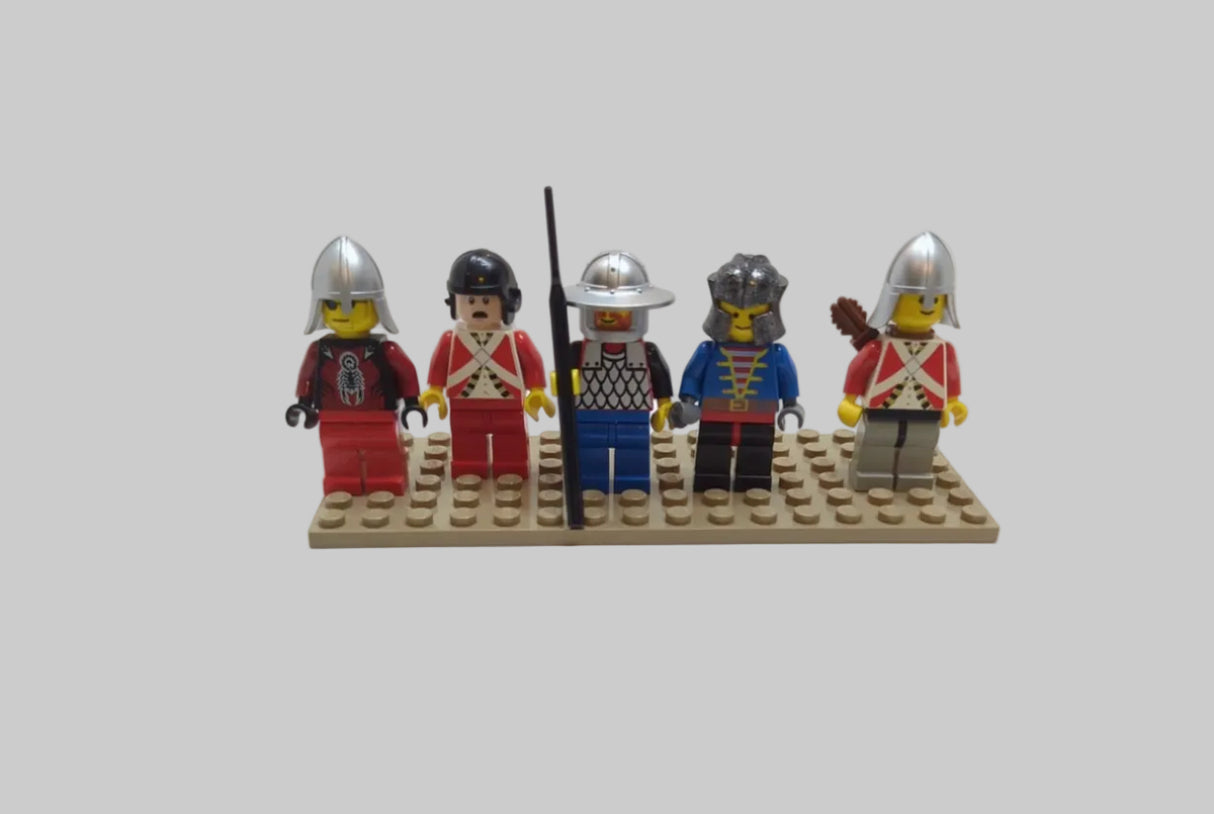 Bunte Tüte mit diesen 5 Minifiguren aus dem Bereich Castle cas11