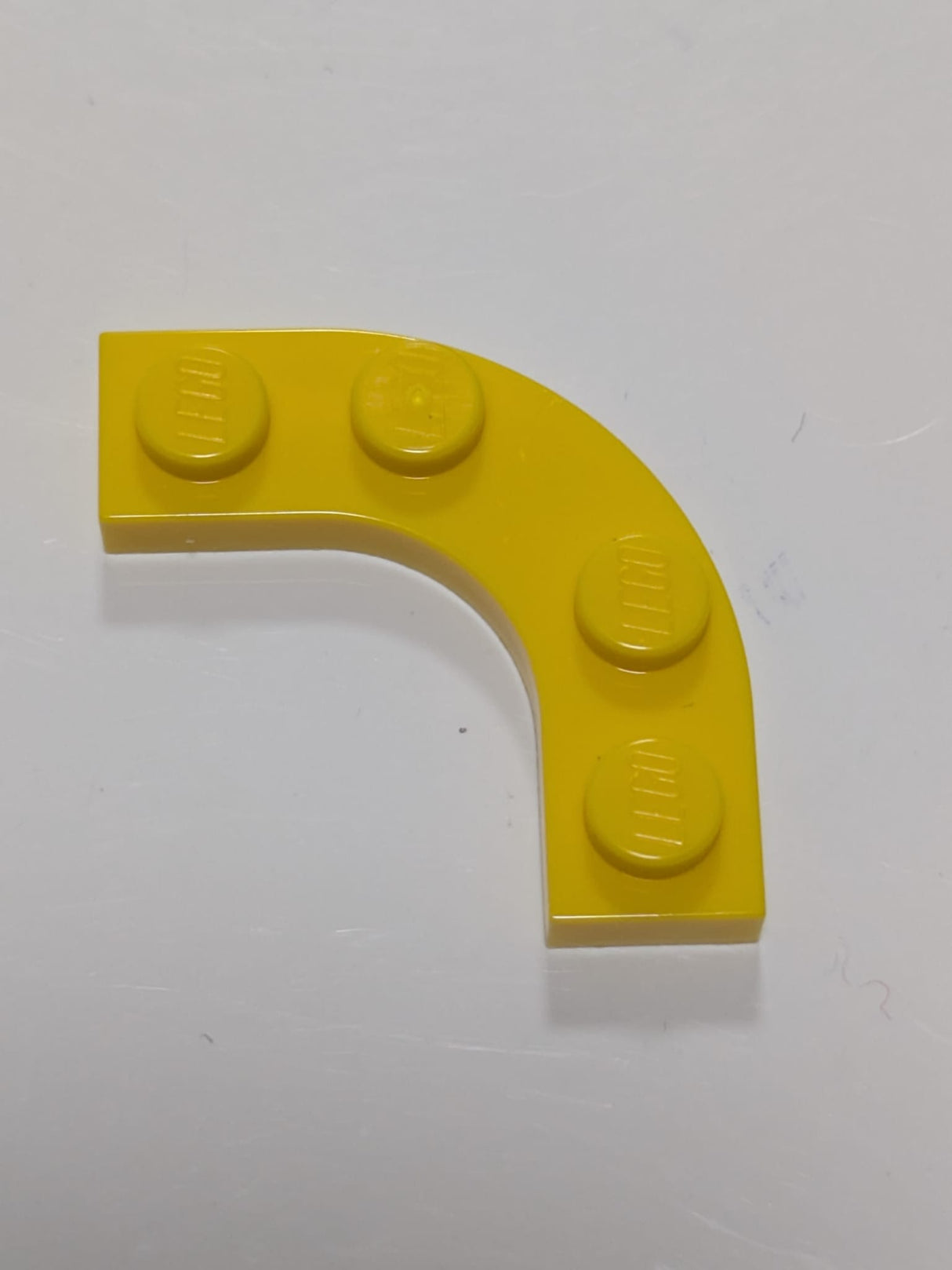 3x3 Platte, runde Ecke mit 2x2 gebogener Cutout gelb