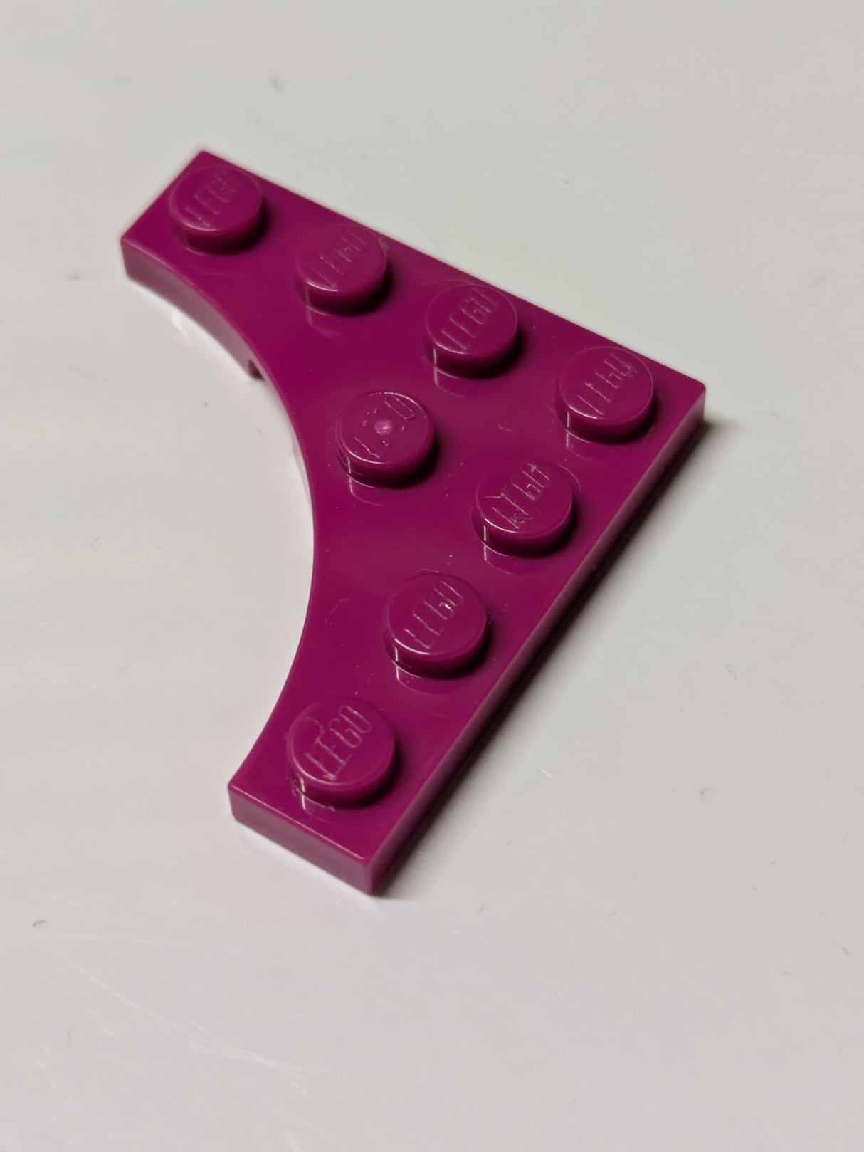 4x4 modifizierte Platte mit Ausschnitt magenta