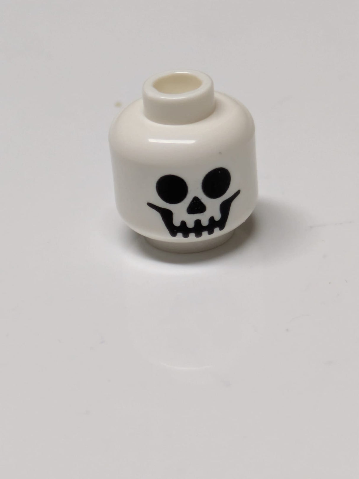 NEU Minifigur, Kopf Totenkopf Standardmuster - Hohler Noppen weiß