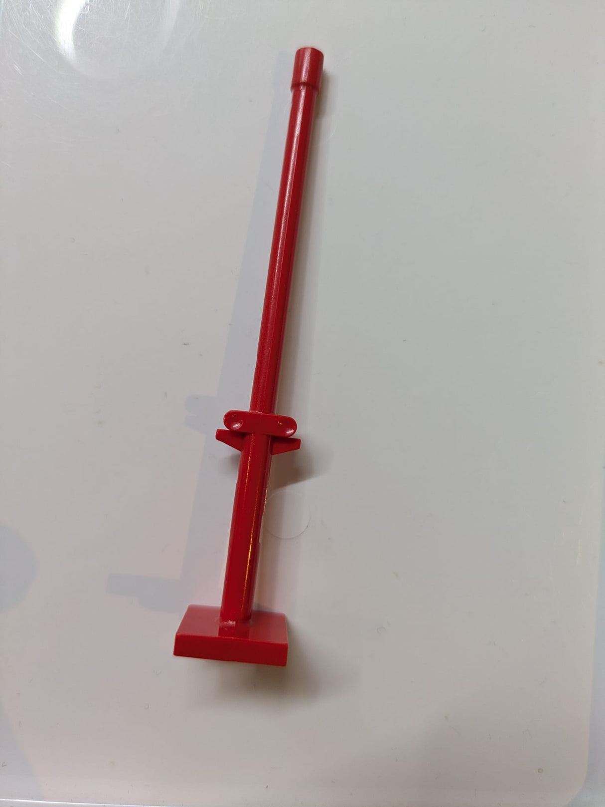 Stange 12L mit offenem Stift, Anhängerkupplung und Schlitz (Bootsmast) rot