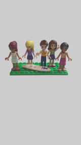 Bunte Tüte mit diesen 5 Minifiguren aus dem Bereich Friends frnd28