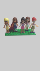 Bunte Tüte mit diesen 5 Minifiguren aus dem Bereich Friends frnd31
