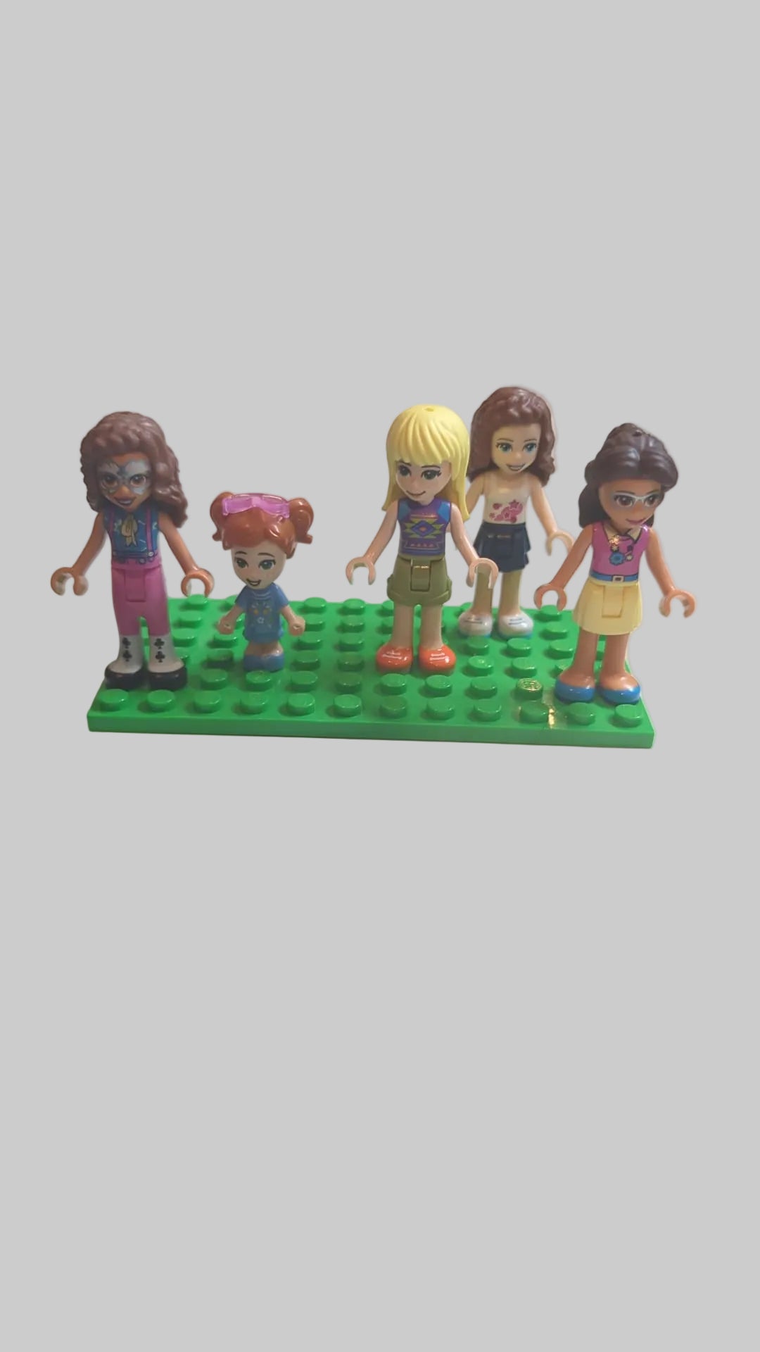 Bunte Tüte mit diesen 5 Minifiguren aus dem Bereich Friends frnd32