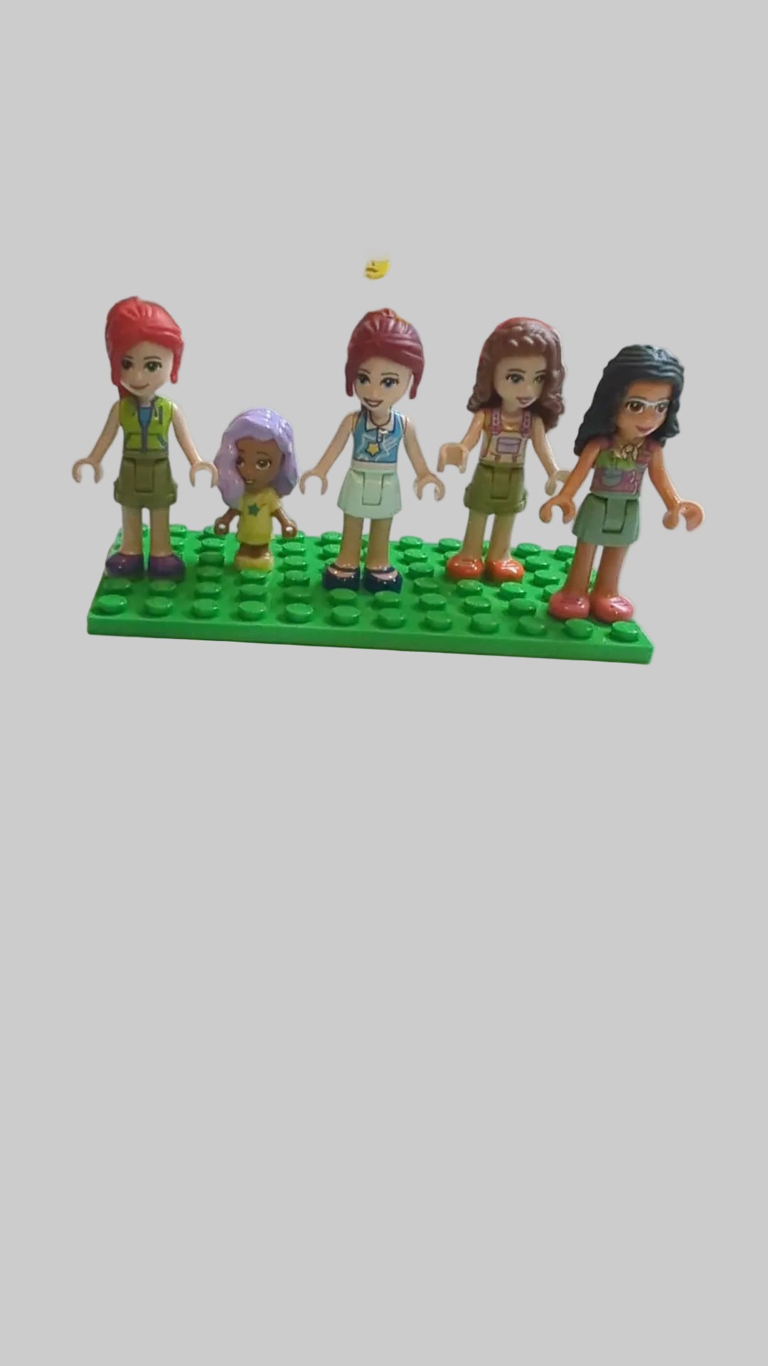 Bunte Tüte mit diesen 5 Minifiguren aus dem Bereich Friends frnd33