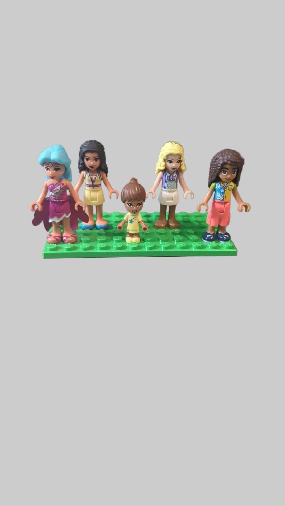 Bunte Tüte mit diesen 5 Minifiguren aus dem Bereich Friends frnd37