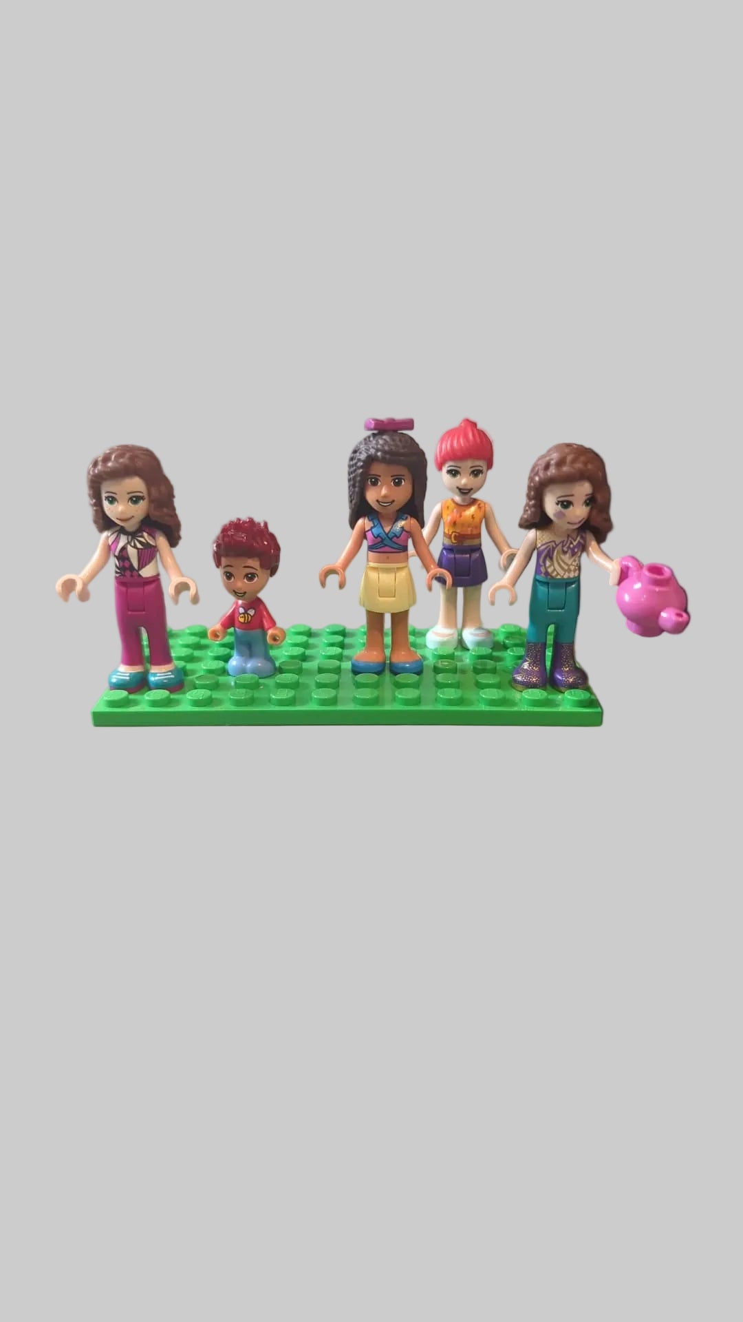 Bunte Tüte mit diesen 5 Minifiguren aus dem Bereich Friends frnd38