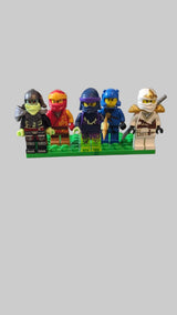 Bunte Tüte mit diesen 5 Minifiguren aus dem Bereich Ninjago njo16