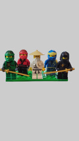 Bunte Tüte mit diesen 5 Minifiguren aus dem Bereich Ninjago njo19