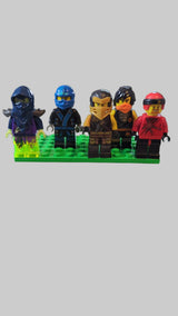 Bunte Tüte mit diesen 5 Minifiguren aus dem Bereich Ninjago njo20
