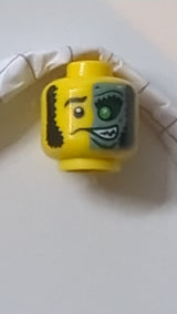 Minifigur, männlicher Kopf, Maske, halb sandgrün mit offenem grünen Auge, grünes Muster gelb