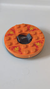 6x6x1 1/3 Ninjago Spinner, runde Basis mit orangefarbener Oberseite und hell-leuchtend orangefarbenen Seitenflächen mit rotem Flammenmuster neudunkelgrau