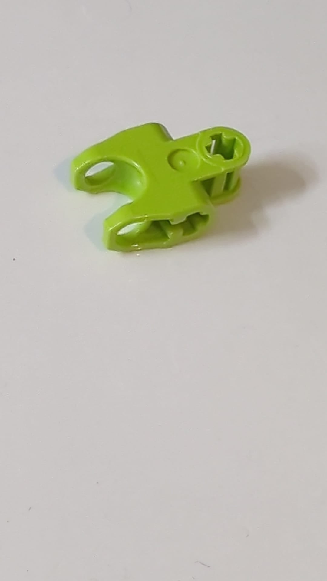2x3 Technic, Achsverbinder mit Kugelgelenkpfanne - Geschlossene Seiten, abgewinkelte Gabeln mit offenen Achslöchern lindgrün