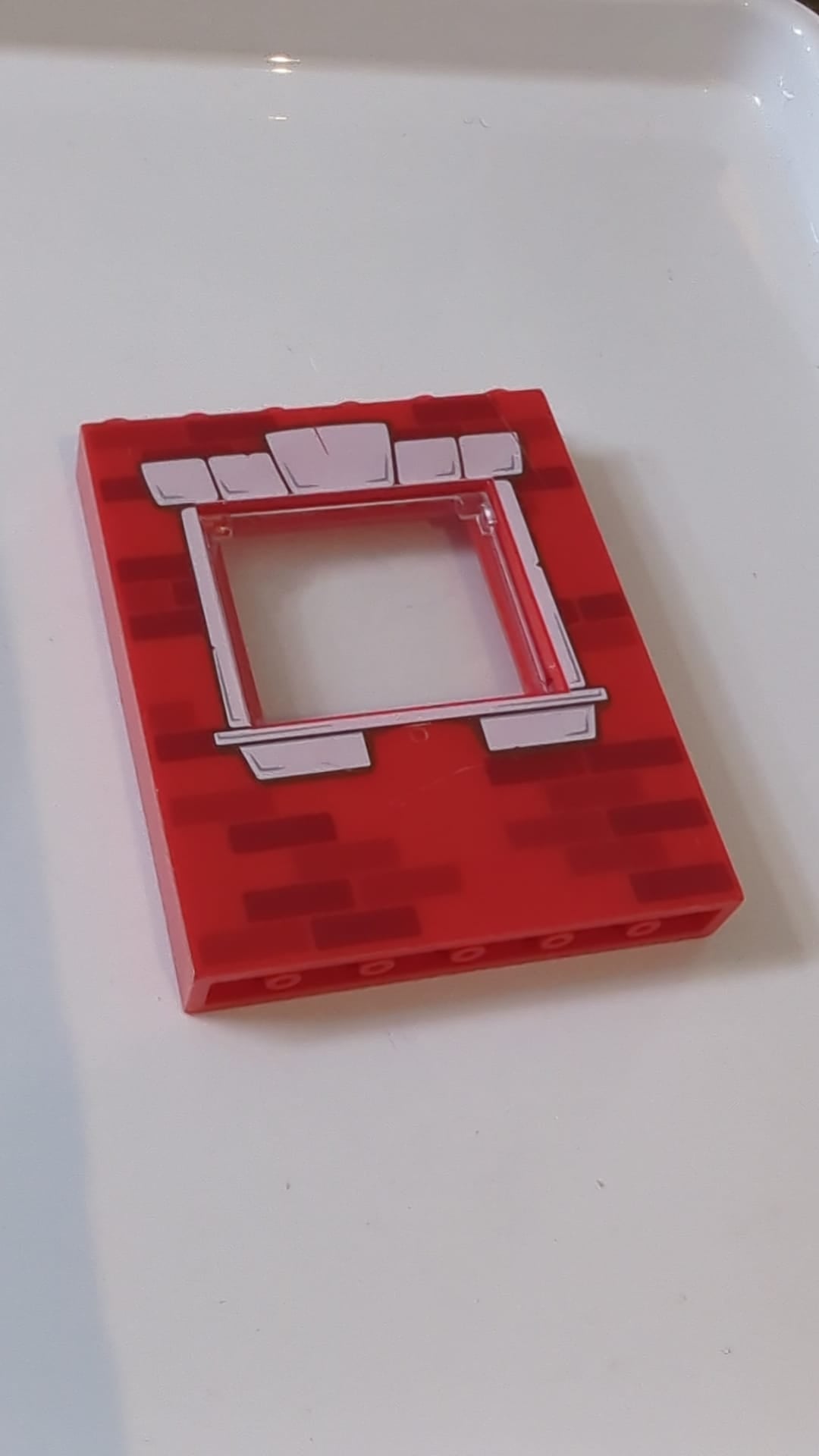 1x6x6 Paneel mit Fenster mit Ziegelsteinmuster und weißem Fensterrahmen rot