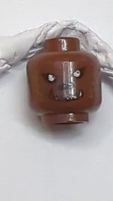 Minifigur, Werwolfkopf, dunkelbraunes Fell, schwarze Augenklappen, Nase und Grinsen mit weißem, gezacktem Fangmuster neubraun
