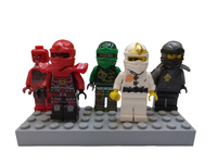 Bunte Tüte mit diesen 5 Minifiguren aus dem Bereich Ninjago njo05