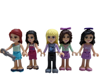 Bunte Tüte mit diesen 5 Minifiguren aus dem Bereich Friends frnd22