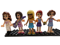 Bunte Tüte mit diesen 5 Minifiguren aus dem Bereich Friends