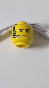Minifigur, Kopf: Schwarze Augenbrauen, Weiße Pupillen, Schwarz-Silbernes Headset-Muster gelb