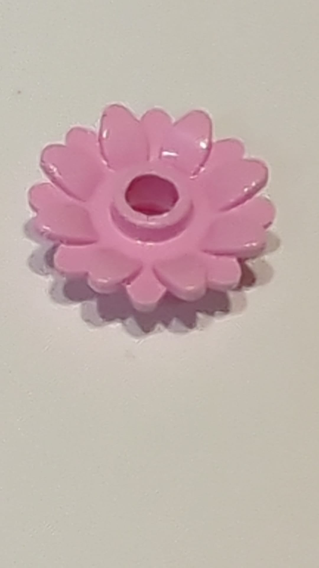 NEU Friends Accessoires Haarschmuck, dreifache Blume (Krone) mit kleiner Stecknadel rosa