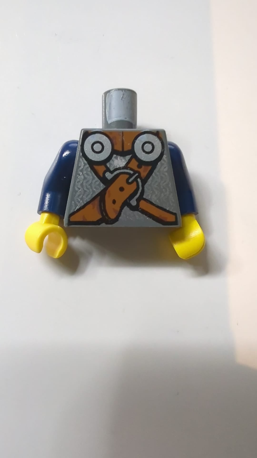 Wikinger-Torsorüstung mit 2 Schulterscheiben und gekreuztem Gürtelmuster / Dunkelblaue Arme / Gelbe Hände neudunkelgrau