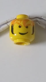 Minifigur, männlicher Kopf, orangefarbene Augenbrauen und zerzaustes Haar, schwarze Koteletten, Grinsen gelb
