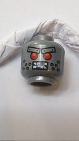 Minifigur, Kopf eines Alien-Roboters mit roten Augen, metallenen Augenbrauen mit Nieten, abgebrochenen Zähnen und Stoppelbolzenmuster dunkles Pearlsilber