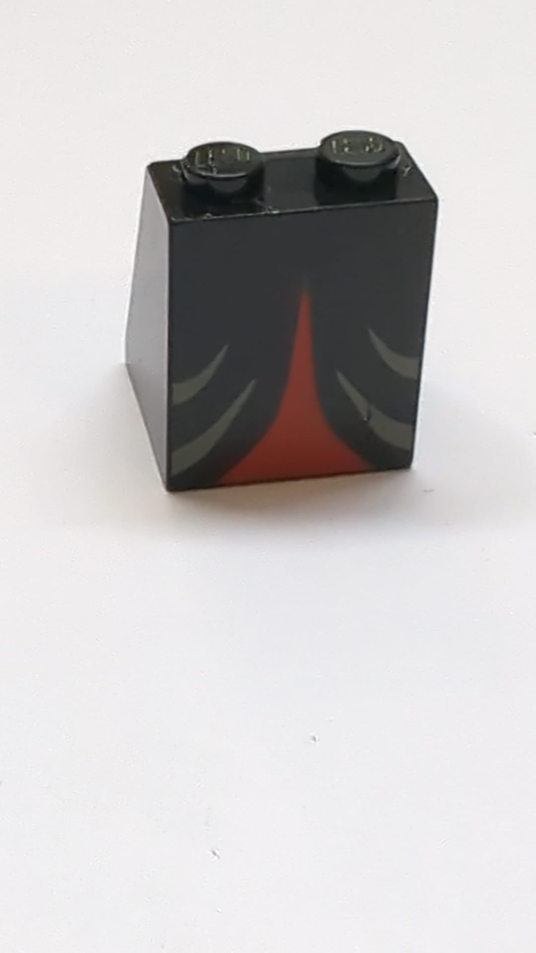 2x2x2 Schräge 65 ohne Bodenrohr mit Minifigurenkleid / Rock / Robe, dunkelgraues und rotes Hexenmuster schwarz