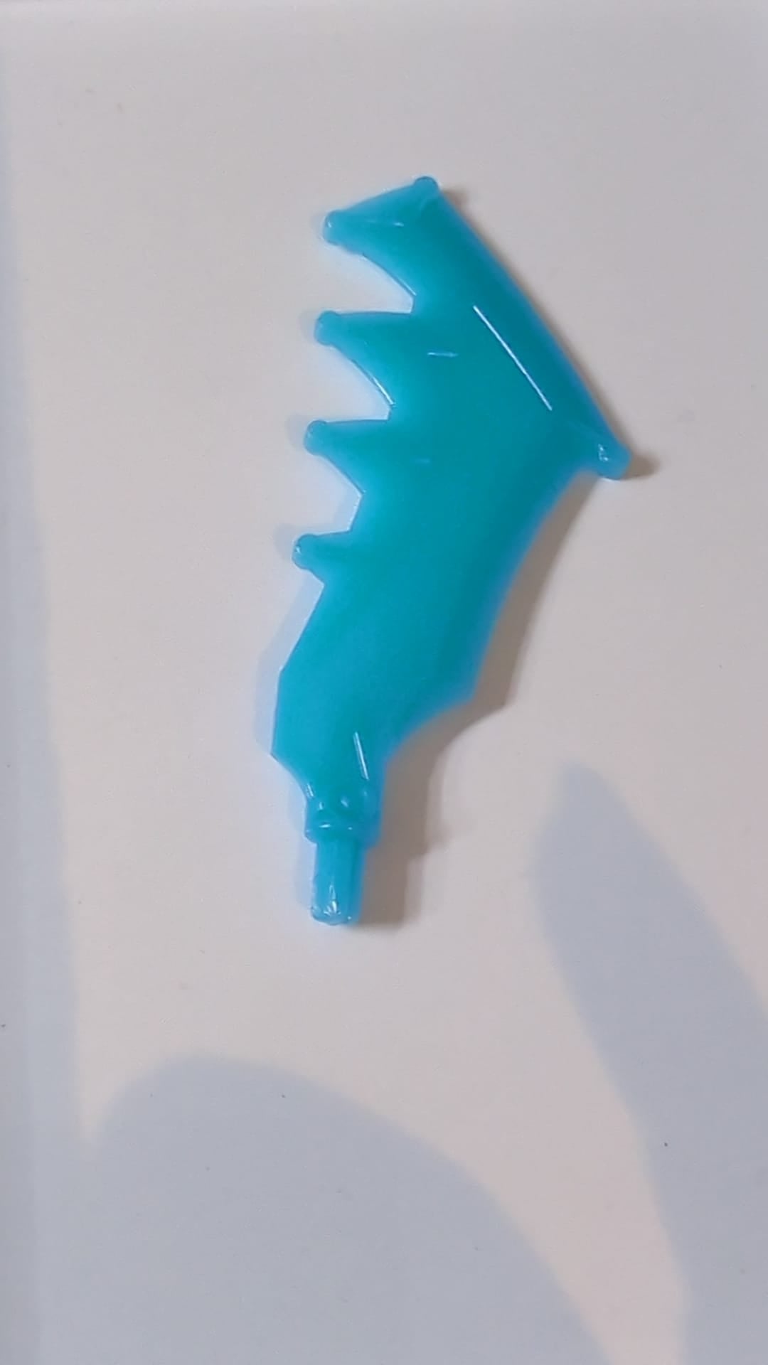 Hero Factory Waffe, Axt / Schwert mit gezackter Klinge transparent hellblau azur