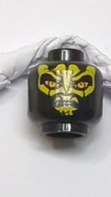 Minifigur, Kopf Alien SW Zabrak mit großen gelben Augen und Markierungen, dunkelbraunen Wangenlinien, Sternmuster schwarz