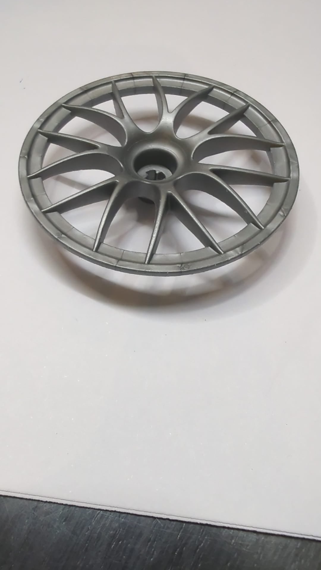 Radkappe 7-Speichen mit Achsloch - 56 mm Durchmesser - für Rad 44772 dunkles pearlsilber