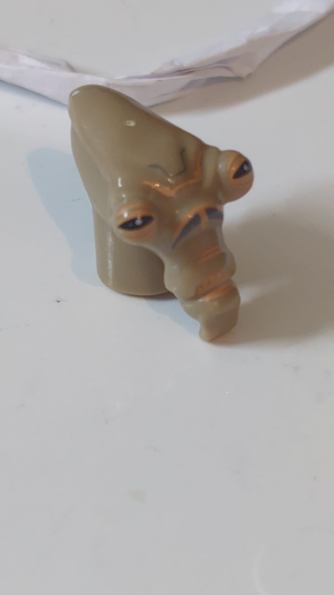 Minifigur, Kopf, modifizierter SW-Geonosier mit schwarzem Augenmuster dunkelbeige