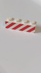 1x4 Stein mit rotem Warnstreifen-Muster auf beiden Seiten (Aufkleber) – Sets 6681 / 6686 weiß