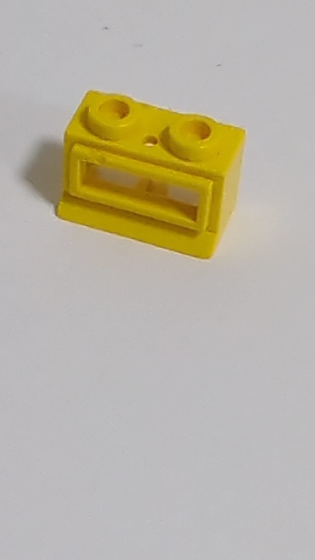 1x2x1 Fenster mit erweiterter Leiste gelb