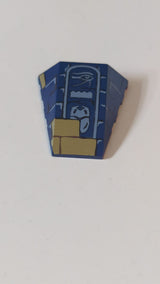 4x4 Keil , dreifach gewölbt, ohne Noppen, mit dunkelbraunen (Dark Tan) Steinen sowie hellbläulich-grauen (Light Bluish Gray) Mustern: Auge des Horus, LEGO-Stein und Skarabäus-Hieroglyphen dunkelblau