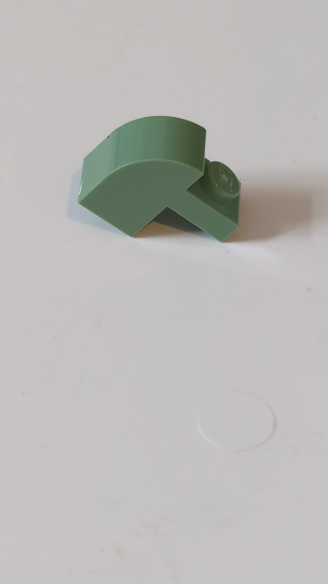 2x1x1 1/3 Schräge, gebogen mit versenktem Ständer sandgrün