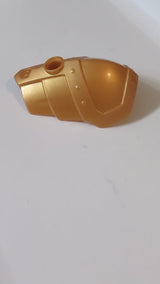 Große Figurenrüstung, Schulter mit glatten, geschichteten Platten und Stiftloch rotgold