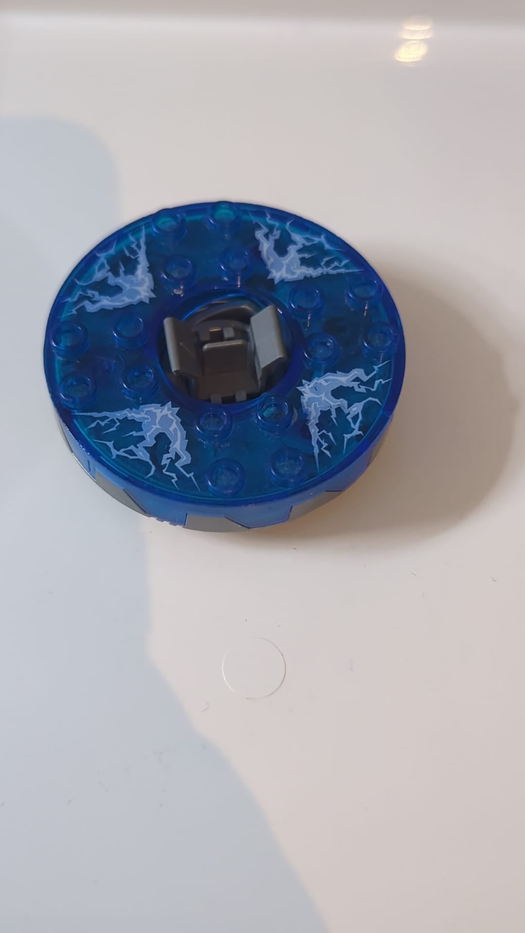 6x6x1 1/3 Ninjago Spinner Basis (rund, gezahnt) mit Oberteil in Trans-Medium-Blau und Eissplitter-Muster pearlsilber