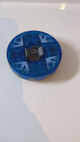 6x6x1 1/3 Ninjago Spinner Basis (rund, gezahnt) mit Oberteil in Trans-Medium-Blau und Eissplitter-Muster pearlsilber
