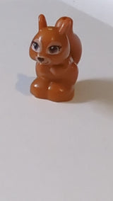Eichhörnchen, Mini-Puppenstil mit schwarzen, rotbraunen und weißen Augen und schwarzen Wimpern, Nase und Mundmuster dunkelorange