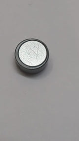 1x1 runde Fliese mit silbernem Kreis und schwarzem Randmuster pearlsilber