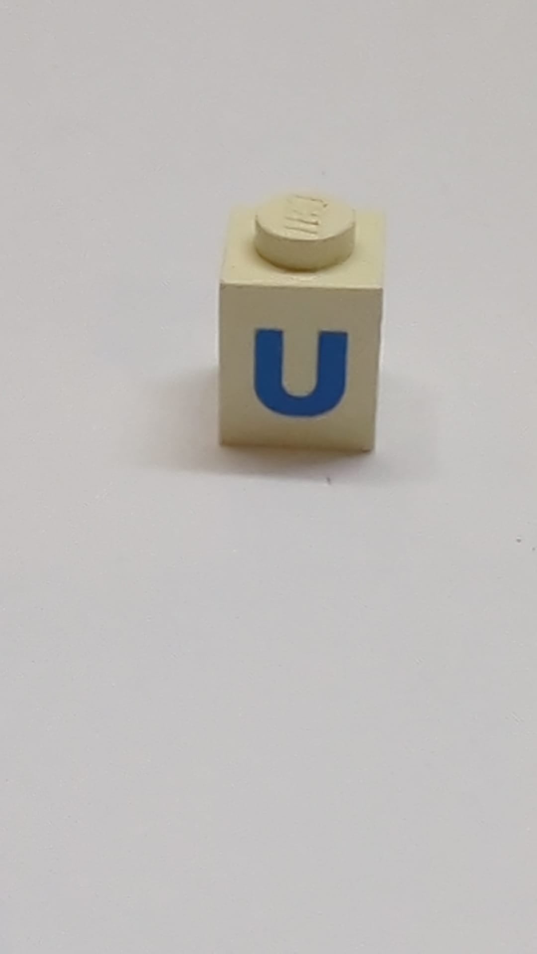 1x1 Stein mit blauem Großbuchstaben-U-Muster Fettschrift weiß